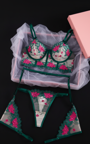 Lingerie Sexy in Rete – Completo Uniforme Verde